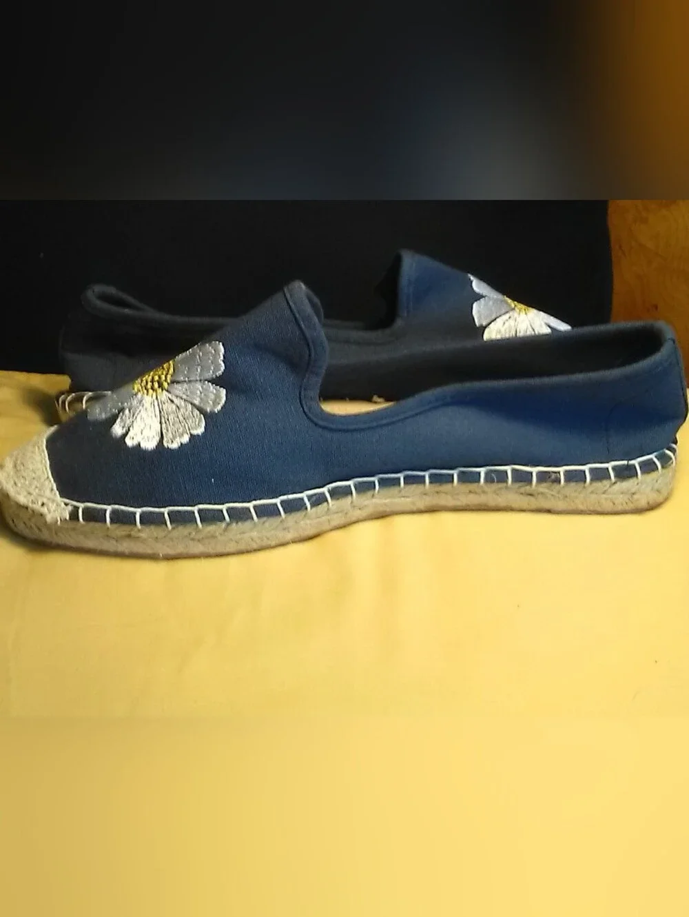 NWOT Coldwater Creek Navy Canvas Espadrilles with Daisy Embroidery SZ. 7.5